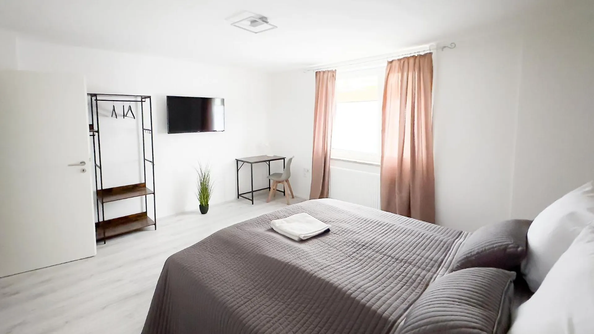 Apartment 2 Zkb-3Og Oder 3 Zkb-Ug Im Zentrum Zw Rathaus Und Dom Augsburg